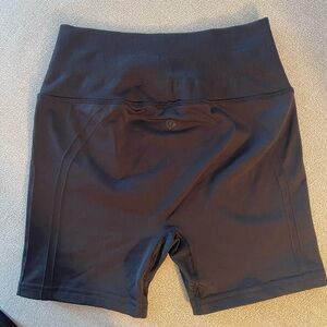 Lululemon ebb to street seamless shorts xs 4 black 4” guc